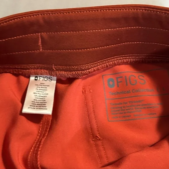 FIGS Clay Scrub Set  Rafaela Top + Zamora HW Jogger | Size M & L EUC  PO 1646 - Picture 7 of 9